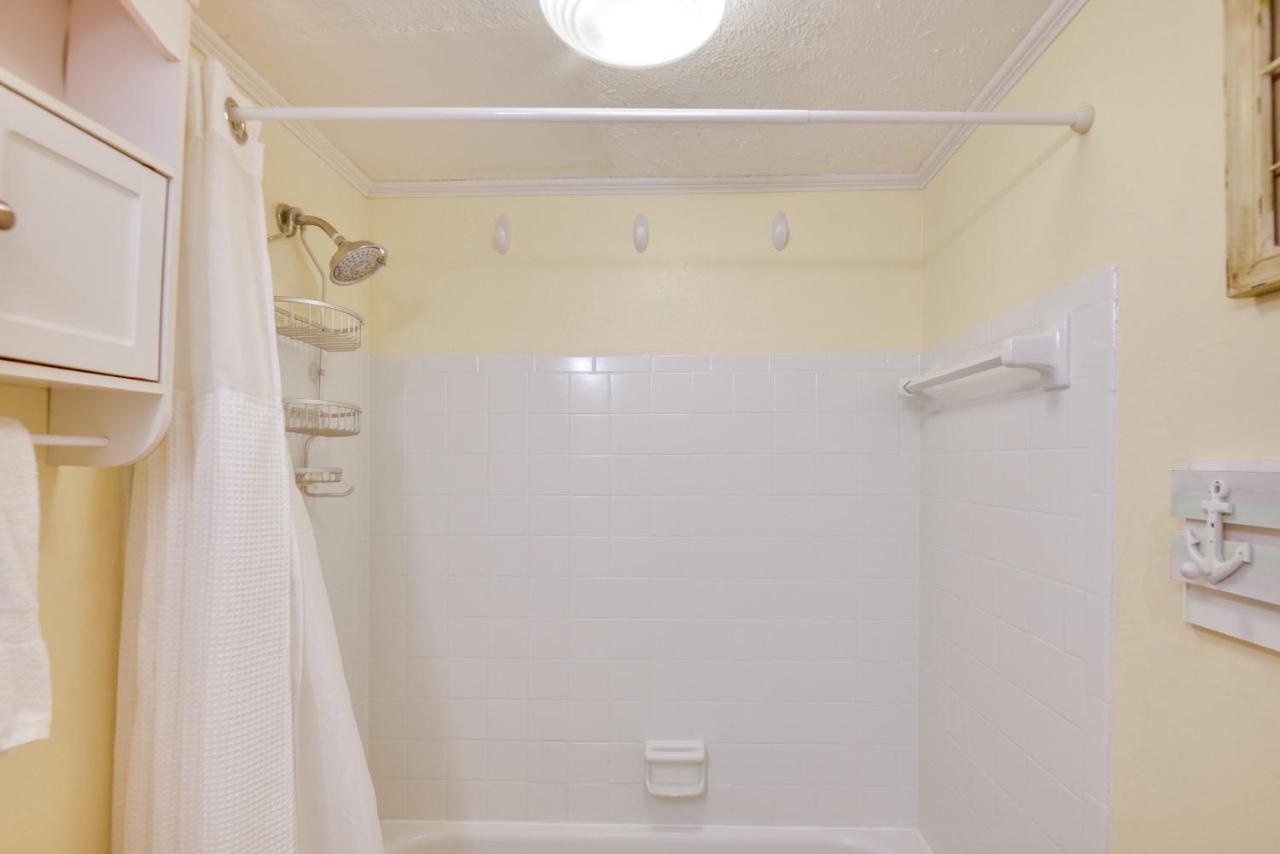 Daytona Beach Studio With Private Lanai 1 Mi To Pier Bagian luar foto